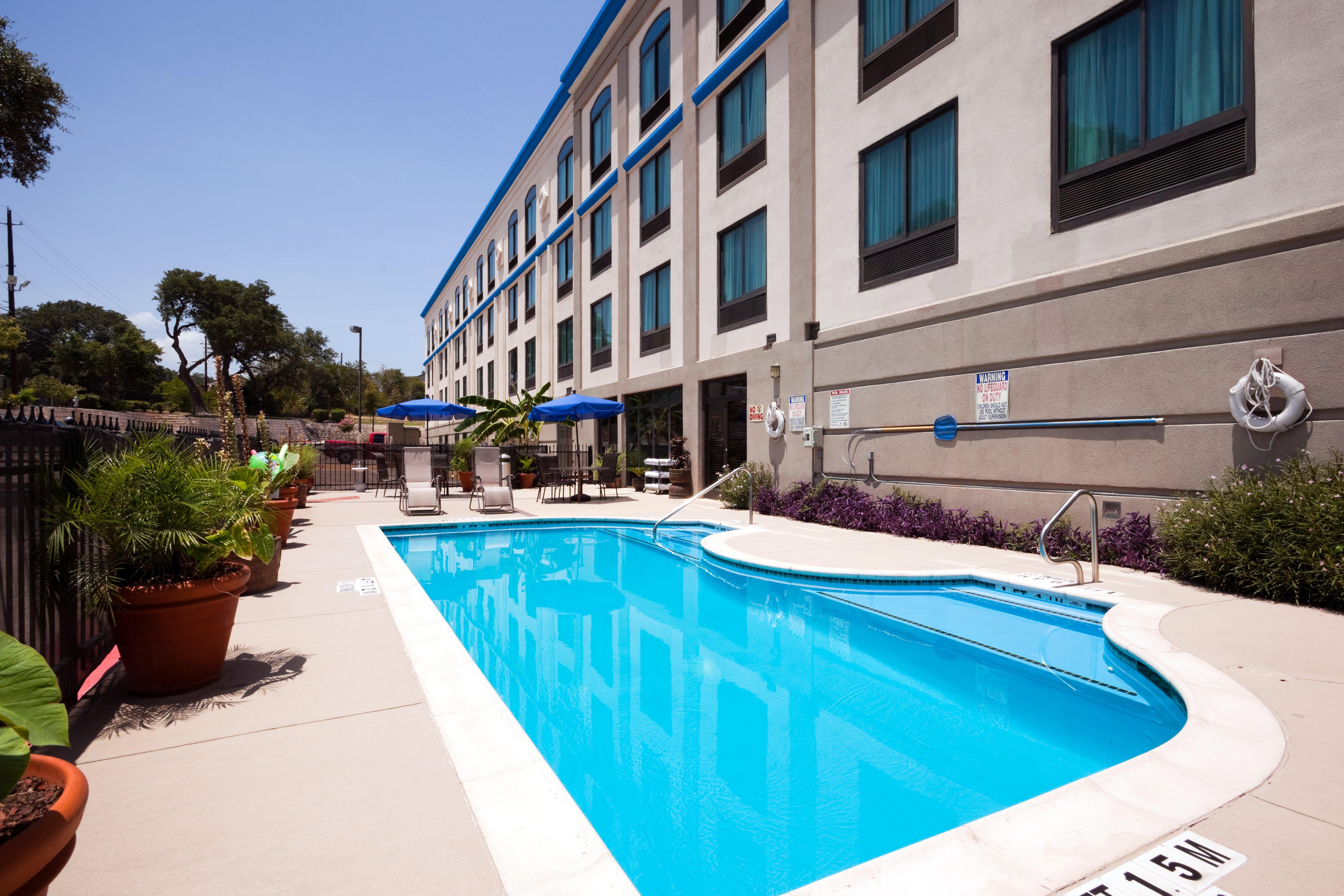 Holiday Inn Express & Suites Austin North Central By Ihg Exterior foto